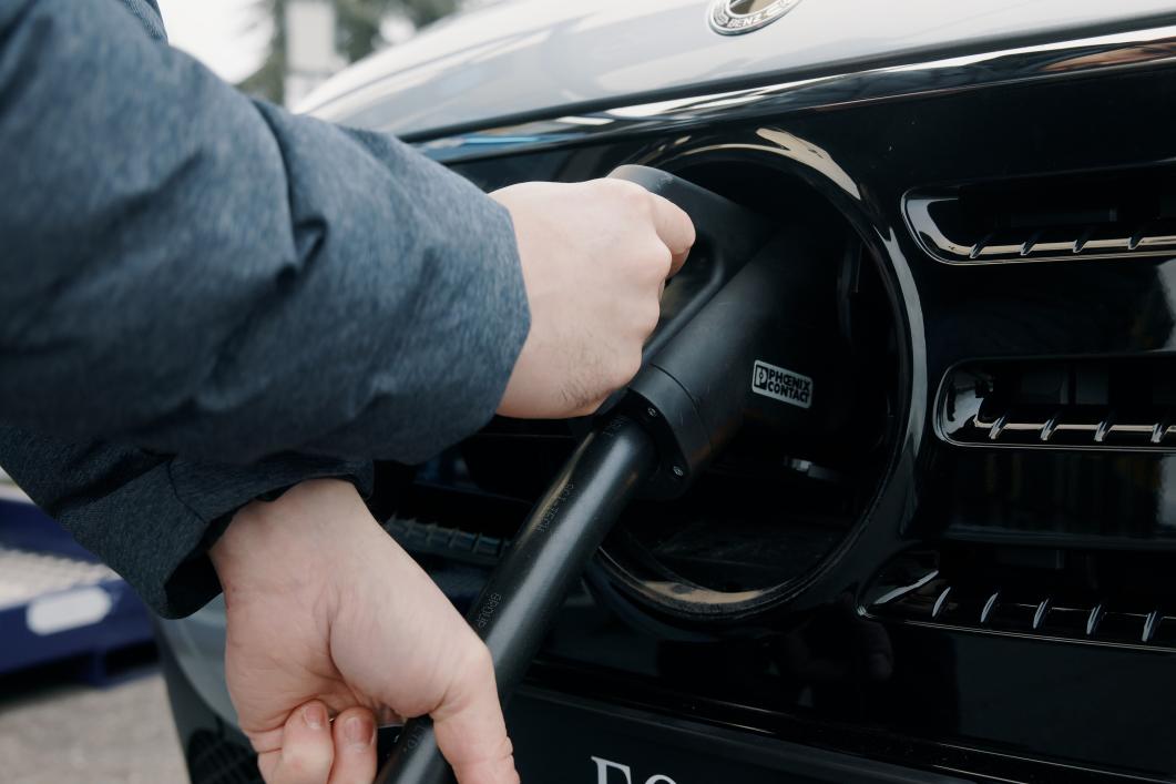 Fahrplanoptimiertes Laden für Bus & LKW